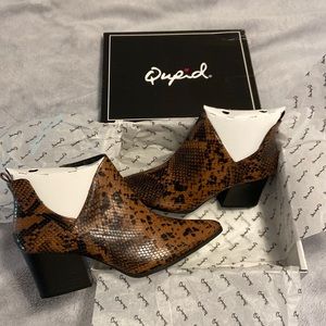 Brand new Qupid brown snakeskin pattern booties